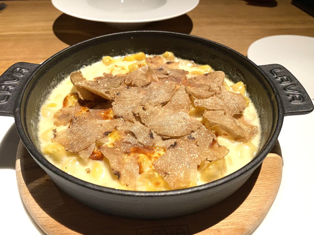 Tortellini gratinati al forno con crema di Parmigiano Reggiano 36 mesi e tartufo bianco